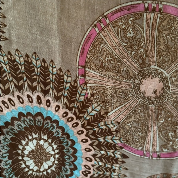 Long Shawl - Picture 3 of 3